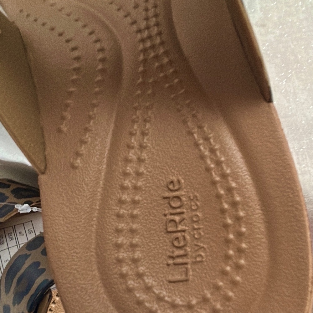 Crocs Brooklyn Animal Buckle Low Sandals Womens two strap Sepia Leopard 212574 - Picture 4 of 6